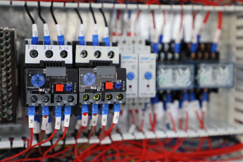 常規(guī)塑殼斷路器具備哪些基本配置和功能？