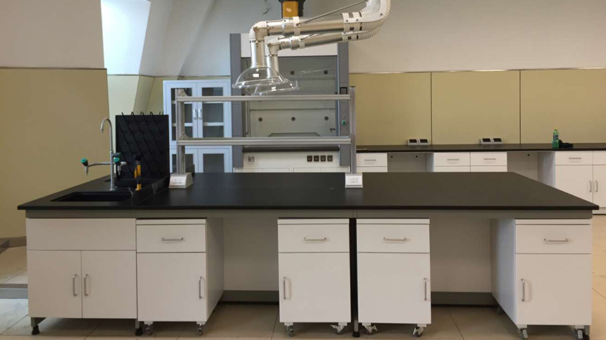 湖南省環(huán)境監(jiān)測站在長海現(xiàn)代采購實驗室通風(fēng)柜